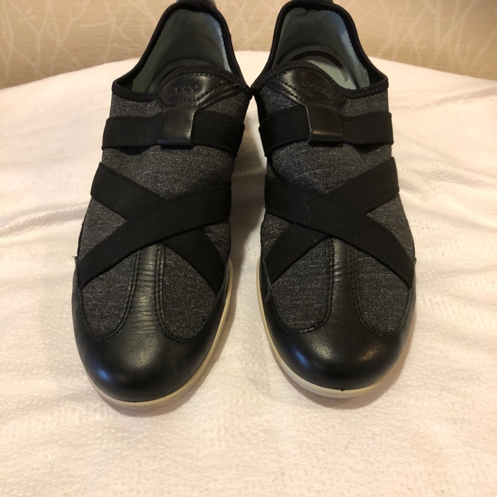 Ecco Gray Comfort Foam Strapped Slip On Sneakers - Picture 2 of 8